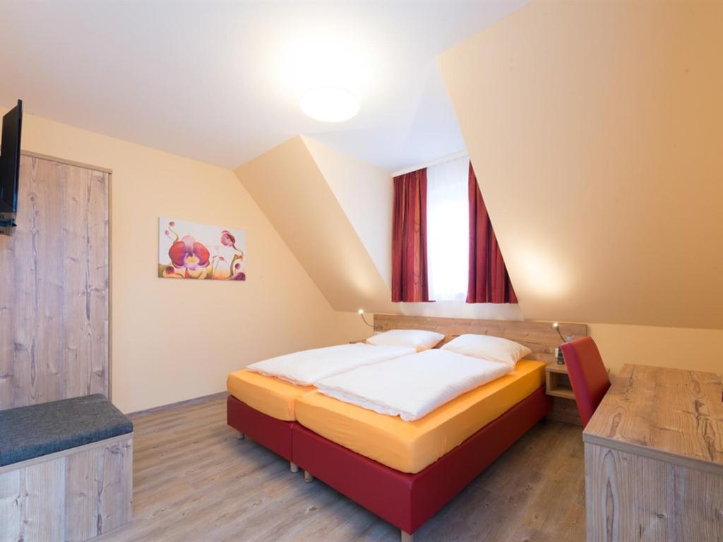 Landgasthof Schwarzes Ross Ansbach Ngoại thất bức ảnh